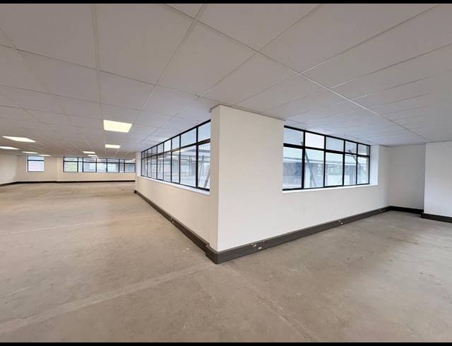 3,949M² OFFICE TO LET IN VORNA VALLEY